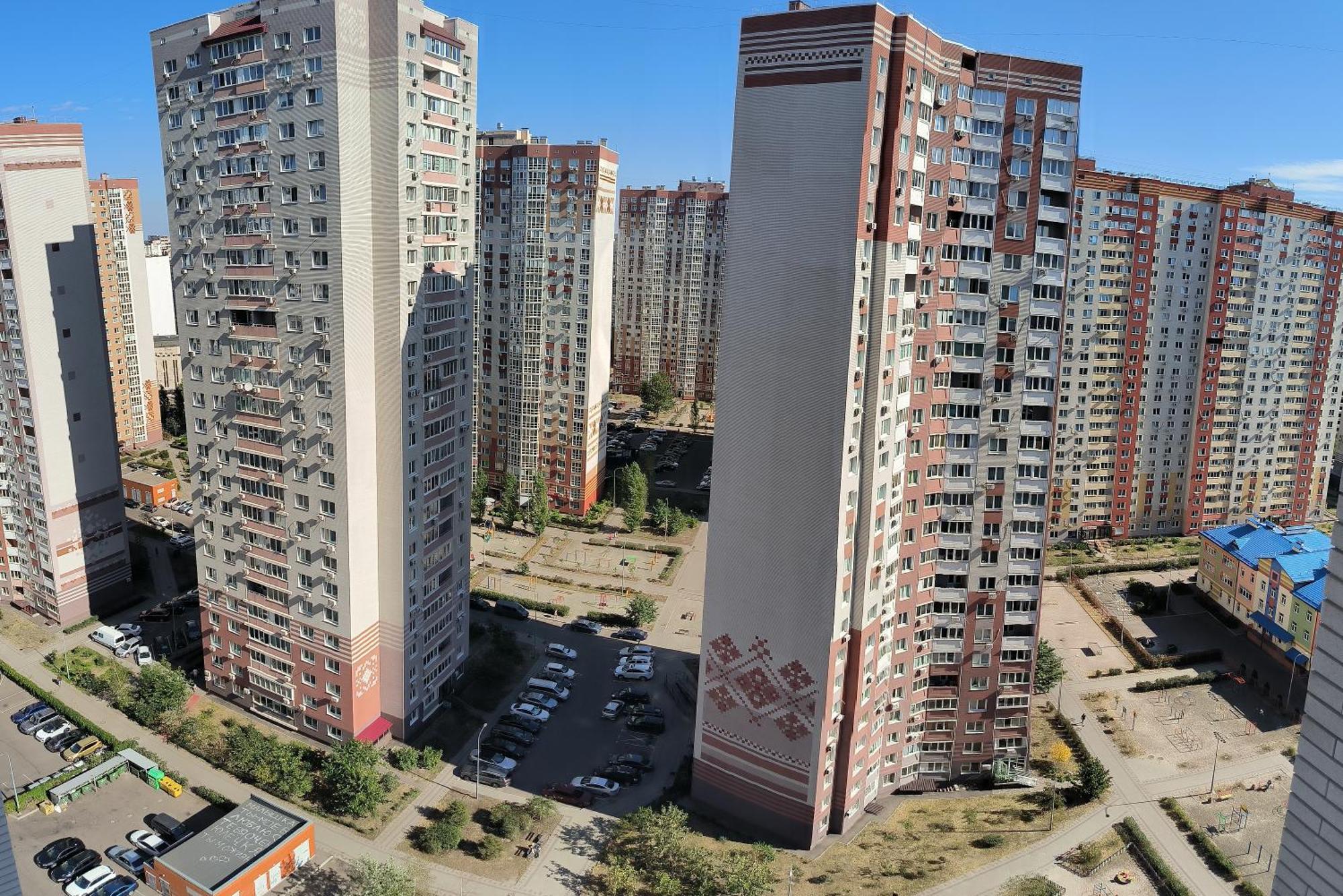 Apartment Near Metro Pozniaky Kiev Exteriör bild